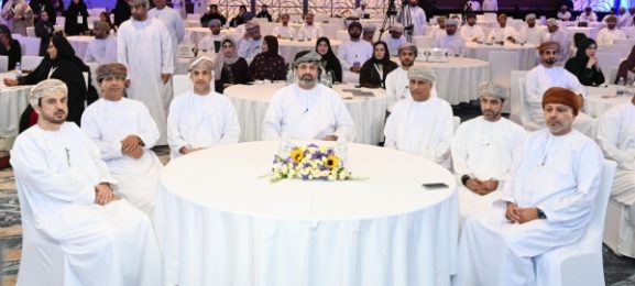 بیش از ۳۱۰۰۰ کارگر به دلیل نقض مقررات کار دستگیر شدند: این موضوع برای کارفرمایان و سرمایه‌گذاران در عمان چه معنایی دارد؟