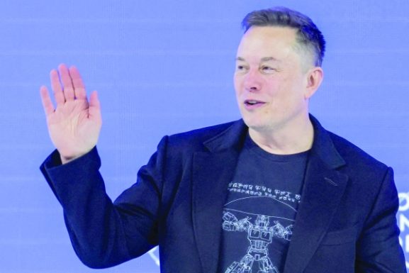 ظهور ماسك في دافوس: كيف يمكن أن تحول ابتكارات الروبوتات مستقبل عملك