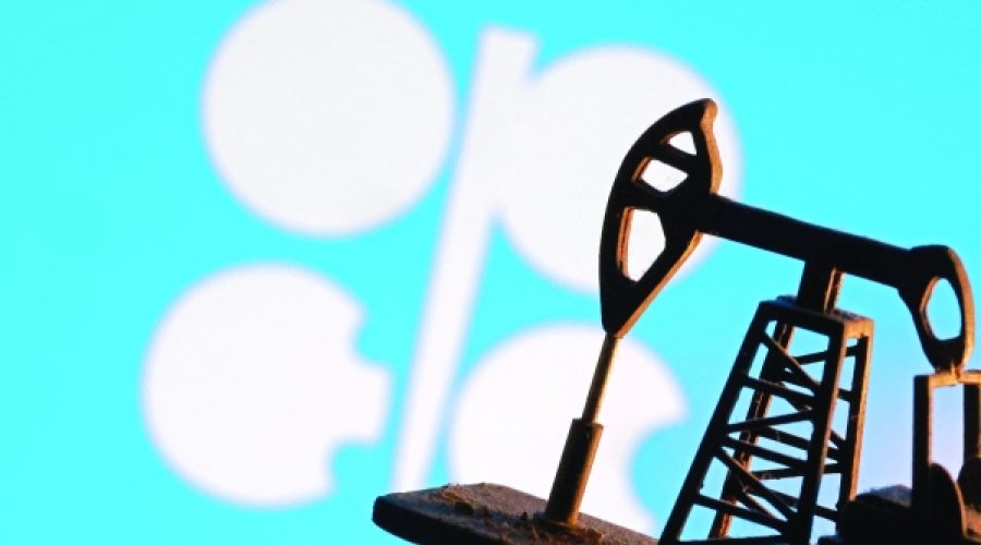 اوپک پلاس توقف تولید نفت را تا ماه مارس حفظ می‌کند: پیامدهایی برای سرمایه‌گذاران و ثبات بازار نفت