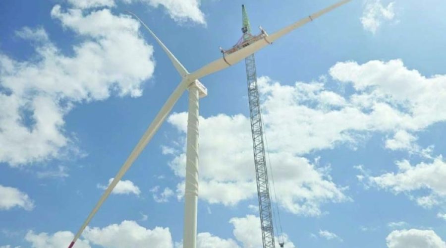 اولین توربین بادی در پروژه Riyah-2 شرکت PDO نصب شد: این موضوع چه تاثیری بر سرمایه‌گذاری و رشد کسب‌وکار در بخش انرژی‌های تجدیدپذیر عمان دارد؟