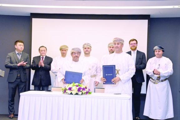 توقيع اتفاقية لتدريب 321 عمانيًا على تصنيع توربينات الرياح: تعزيز القوى العاملة المحلية والنهوض بقطاع الطاقة المتجددة في سلطنة عمان