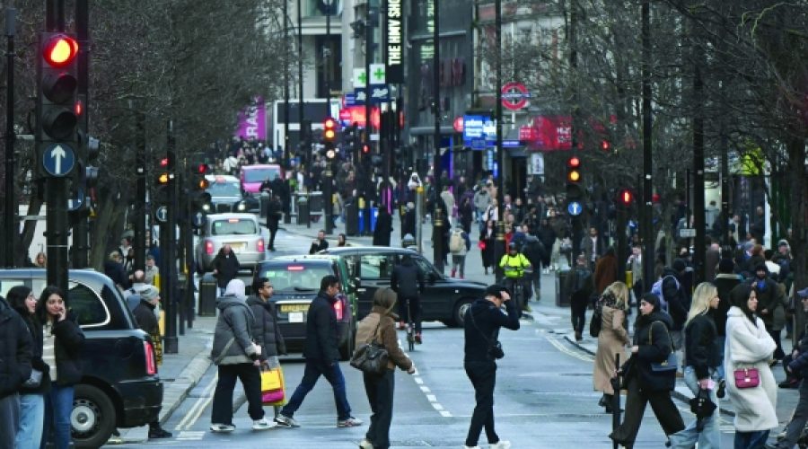 رشد اقتصادی بریتانیا در سه ماهه چهارم کاهش یافت: پیامدهای کلیدی برای سرمایه‌گذاران و کسب‌وکارها در عمان