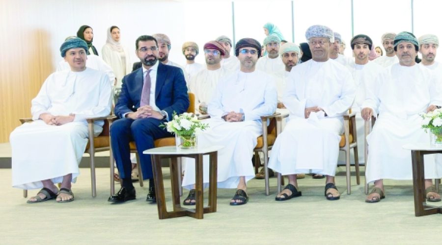 البنوك العمانية تعزز مهارات التمويل المناخي: الآثار المترتبة على استثمارات الأعمال والاستدامة