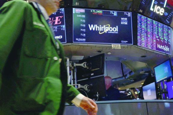 ارتفاع أسهم آسيا مدفوعاً بمكاسب شركة إنفيديا: الآثار المترتبة على المستثمرين وأصحاب الأعمال في سلطنة عمان