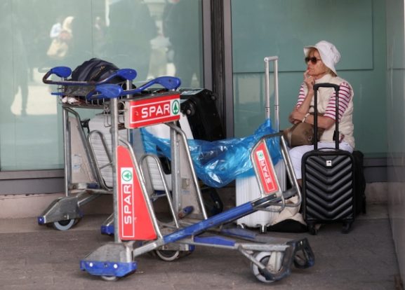 اضطرابات حركة الطيران في دول مجلس التعاون الخليجي: ما يحتاج المستثمرون والشركات إلى معرفته حول تأثيرها على التجارة الإقليمية