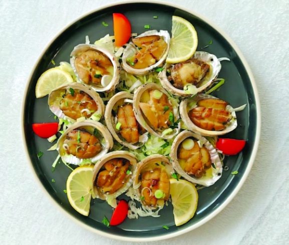 أذن البحر العماني يحتل الصدارة: رؤى أساسية للمستثمرين ورواد الأعمال في سوق المأكولات البحرية