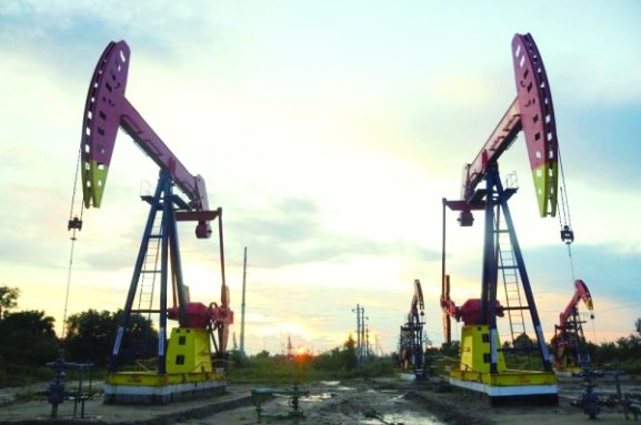 ارتفاع أسعار النفط الخام العماني وسط اضطرابات مضيق هرمز: أهم التأثيرات على المستثمرين وتجار النفط في سلطنة عمان