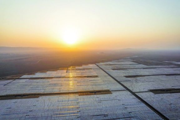 التوسع في مجال الطاقة المتجددة في سلطنة عمان: رؤى رئيسية للمستثمرين وفرص الأعمال