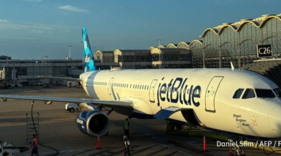US FAA Grounds All JetBlue Flights: What It Means for Investors and Businesses in the Aviation Sector