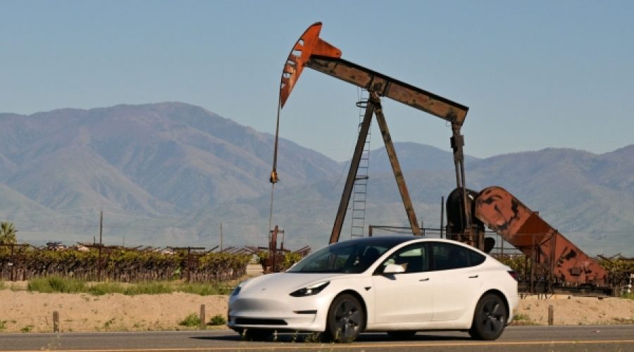 Brent Crude Surpasses $100 a Barrel: Implications for Oman’s Oil Sector and Business Landscape