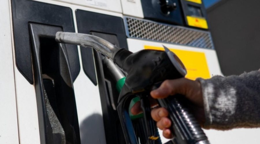ارتفاع أسعار البنزين نتيجة الحرب الإيرانية: كيف يمكن أن يؤدي ذلك إلى تحويل طلب المستهلكين نحو السيارات الكهربائية والهجينة في سلطنة عمان