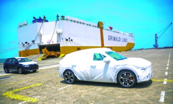 Dubai Porsches Stranded on Kenya Island Amid Conflict: What This Disruption Means for Luxury Car Investors and Importers