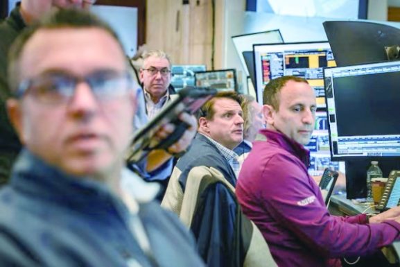 US Futures Slip Amid War Uncertainty: What It Means for Investors and Businesses in Oman