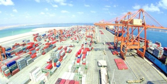 مازاد تجاری عمان به ۲۵۶ میلیون ریال رسید: پیامدهایی برای سرمایه‌گذاران و کارآفرینان