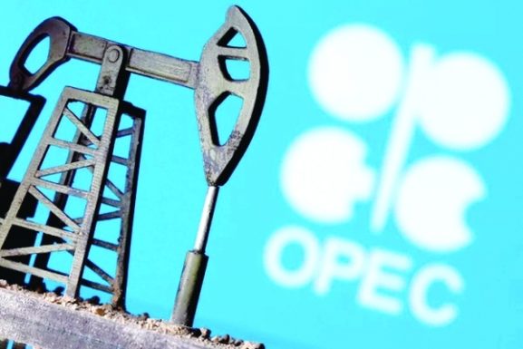 اوپک پلاس در بحبوحه درگیری با ایران، افزایش تولید نفت را بررسی می‌کند: این افزایش تولید چه معنایی برای بازارهای جهانی نفت و سرمایه‌گذاری‌های شما دارد؟