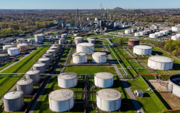 Oil Prices Drop Below $100, Stocks Surge: What the Ceasefire Pact Means for Investors and Business Owners in Oman