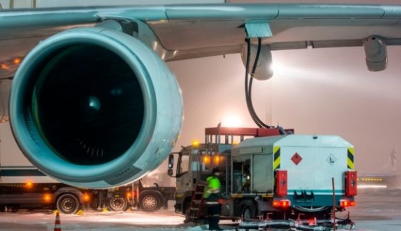 ارتفاع أسعار وقود الطائرات إلى ما بعد توقعات عام 2026: ما يعنيه ذلك بالنسبة لتكاليف الطيران والأعمال في سلطنة عمان