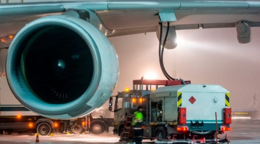 ارتفاع أسعار وقود الطائرات إلى ما بعد توقعات عام 2026: ما يعنيه ذلك بالنسبة لتكاليف الطيران والأعمال في سلطنة عمان