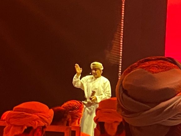 عُمان تحقق الربحية لأول مرة منذ 15 عاماً: ماذا يعني هذا للمستثمرين ورواد الأعمال؟