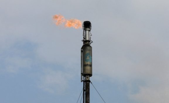 انخفاض أسعار النفط يخفي مشاكل وشيكة في الإمدادات: ما الذي يحتاج المستثمرون والشركات إلى الاستعداد له؟