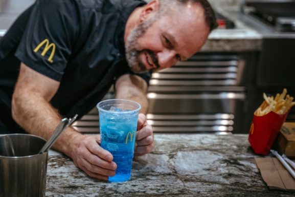 تشتد المنافسة على المشروبات المنعشة: ما يعنيه ذلك لشركات المشروبات والمستثمرين في سلطنة عمان