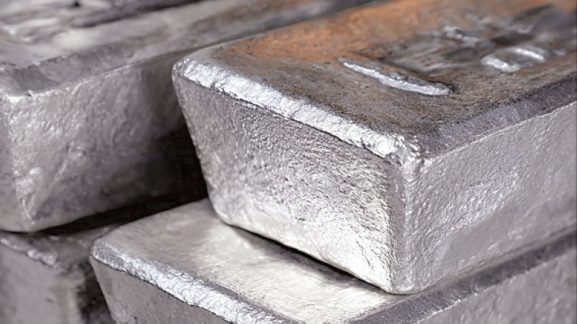 مشاريع الألمنيوم الأخضر في المنطقة الاقتصادية الخاصة بالدقم: ما يحتاج المستثمرون وأصحاب الأعمال إلى معرفته حول صناعة الألمنيوم المستدامة الناشئة في سلطنة عمان