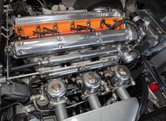 ابتكار جاكوار القوي في المحركات: ماذا يعني ذلك للمستثمرين وفرص نمو الأعمال؟