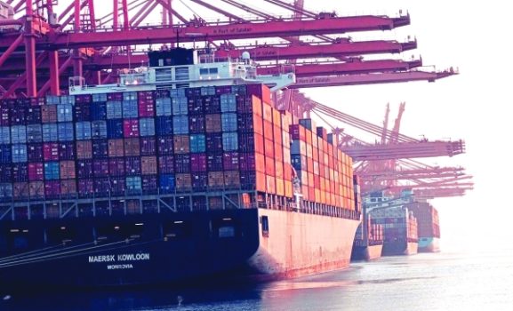 الميزة الاستراتيجية لسلطنة عمان: صندوق النقد الدولي يسلط الضوء على فرص المستثمرين في ظل توتر طرق التجارة الخليجية