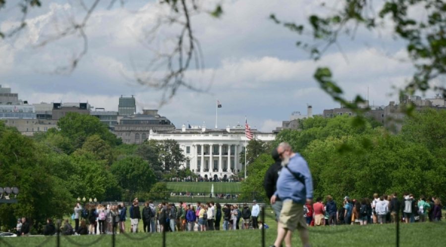 کاهش بازدیدکنندگان بین‌المللی از ایالات متحده در سال ۲۰۲۵: پیامدهایی برای فرصت‌های تجاری جهانی و استراتژی‌های سرمایه‌گذاری