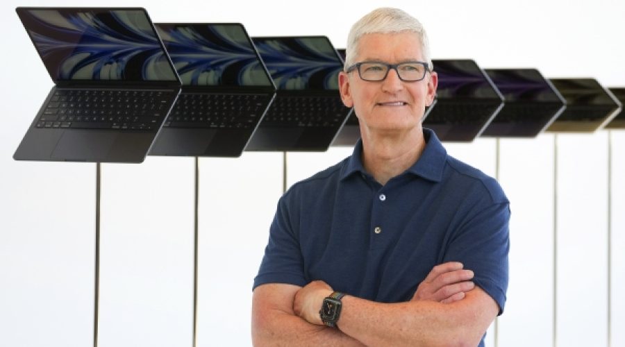 Tim Cook’s Departure as Apple CEO: What This Means for Investors and the Future of Tech Business