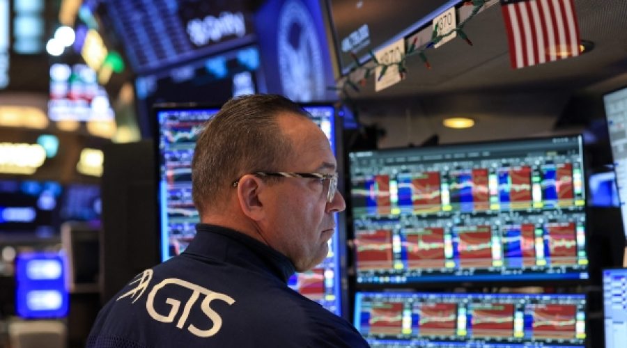 تراجع سوق النفط والأسهم: ما يحتاج المستثمرون وأصحاب الأعمال إلى معرفته الآن