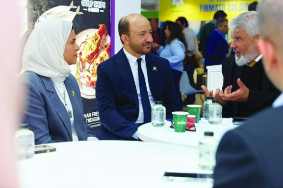 شرکت‌های عمانی قراردادهای ۳۰ میلیون ریالی غذاهای دریایی در بارسلونا را امضا کردند: پیامدهایی برای فرصت‌های سرمایه‌گذاری