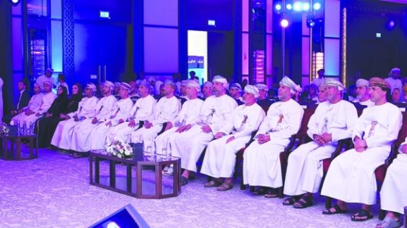 مبادرة مكين تعزز خلق فرص العمل في مجال التكنولوجيا وتنمية المهارات: حافز للنمو في بيئة الأعمال في سلطنة عمان