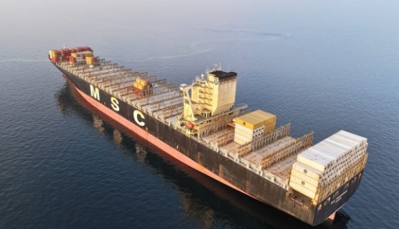 Strait of Hormuz Shipping Halt: What This Means for Trade and Investment in Oman