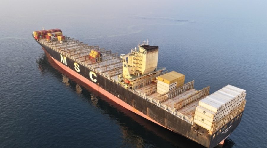 توقف کشتیرانی در تنگه هرمز: این چه معنایی برای تجارت و سرمایه‌گذاری در عمان دارد؟