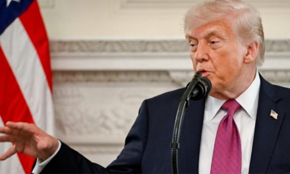 ترامب يحذر من أن الحصار المفروض على إيران قد يستمر لأشهر: ما يعنيه ذلك لأسواق النفط واستراتيجيتك الاستثمارية