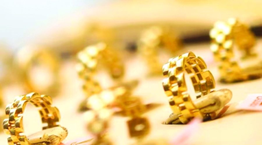 Gold Prices Surge Amid Geopolitical Uncertainty: What It Means for Investors and Businesses in Oman