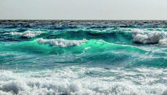 Oman's First Wave Energy Study Unveiled: Key Insights for Investors and Business Owners