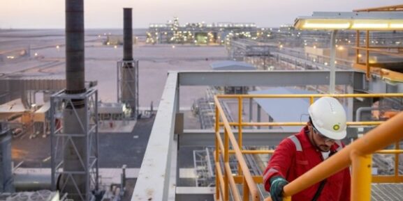 Oman Q1 Deficit Narrows to RO25m: What the 36% Surge in Gas Revenues Means for Investors and Entrepreneurs