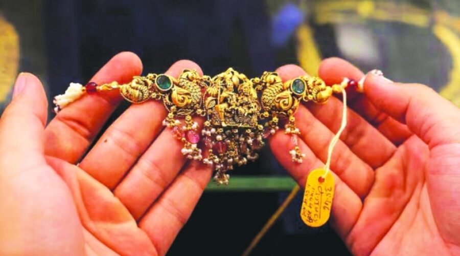 Gold Prices Ease Amid Higher Yields and Strong Dollar: What It Means for Your Investments in Oman