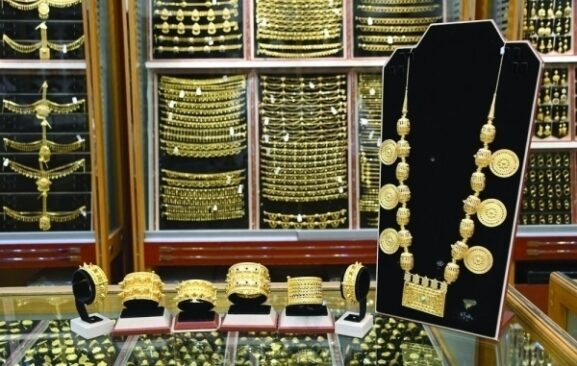 How to Avoid Overpaying When Buying Gold: Essential Tips for Investors and Business Owners in Oman