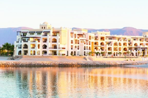 Dhofar's Tourism Boom: How 8,400 New Hotel Rooms Impact Investment Opportunities in Oman