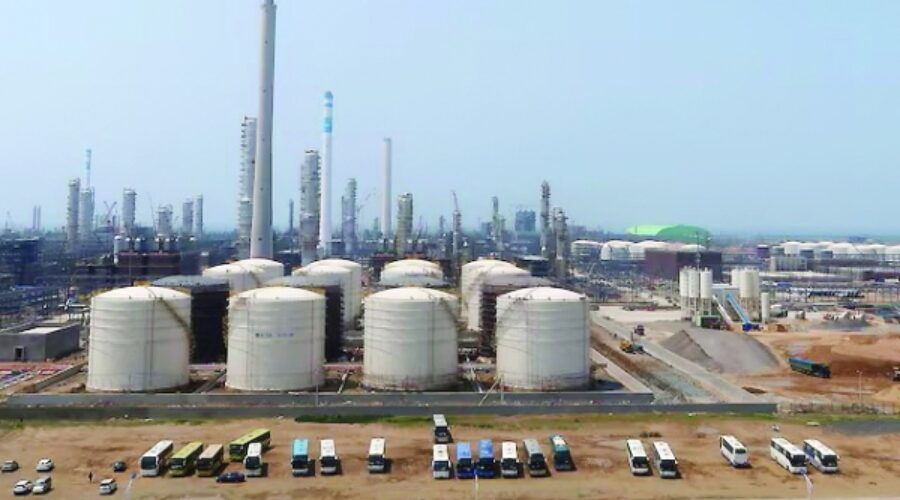 Oil Prices Dip for Third Consecutive Day Post-Doha Talks: Implications for Investors and Businesses in Oman