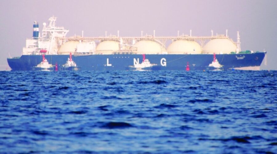 Record Global LNG Trade in 2025: Implications for Investors and Businesses in Oman