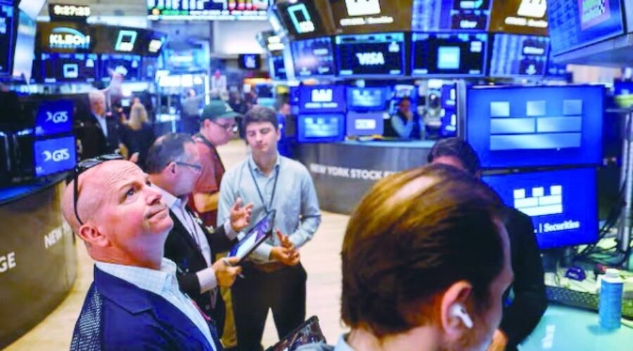 Higher Earnings Bar for US Stock Market Rally: Implications for Omani Investors and Businesses
