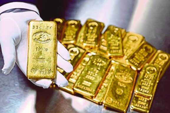 Gold Prices Dip Amid Inflation Concerns and Rising Global Tensions: What Investors in Oman Need to Know